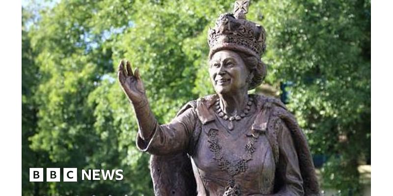 Queen Elizabeth II Platinum Jubilee statue unveiled in Andover