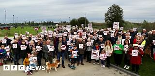 Thame residents protest against concrete crushing plant