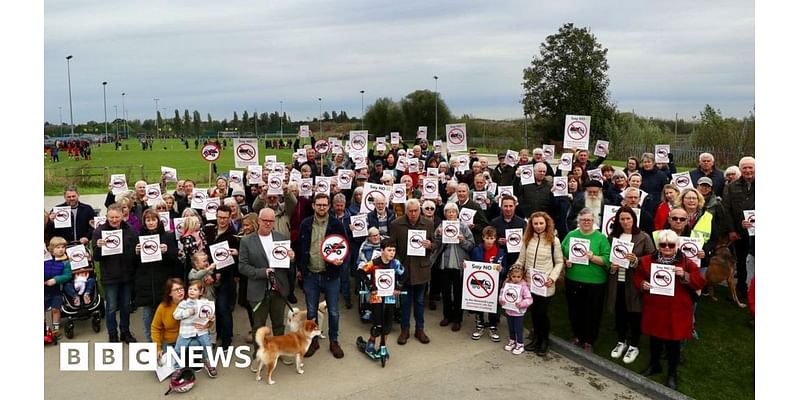 Thame residents protest against concrete crushing plant