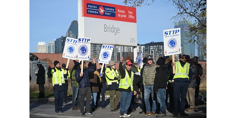 A ‘lot of ground’ remains between Canada Post, workers as strike talks progress