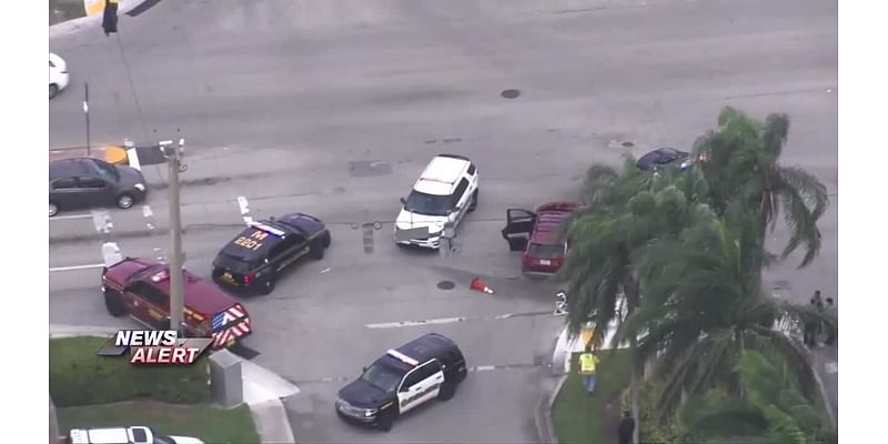 Perimeter established in Miramar after stolen vehicle crashes into car; 1 in custody - WSVN 7News