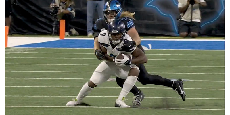 Kenneth Walker III’s somersault first down is NFL’s wildest broken tackle this season