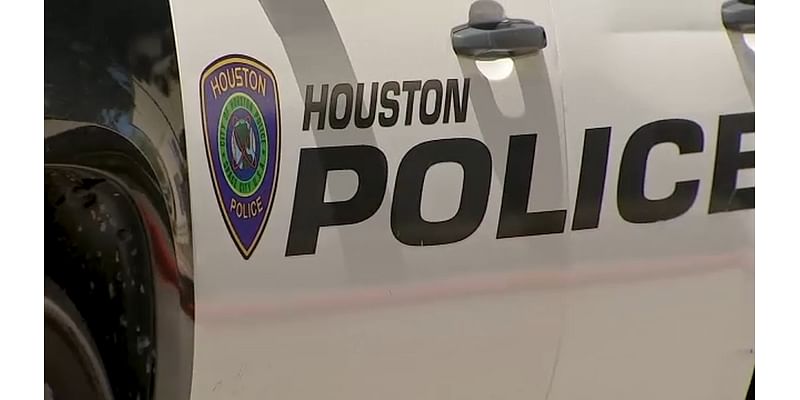 Woman attacked, beaten by multiple suspects after arriving to NW Houston apartment complex, HPD says