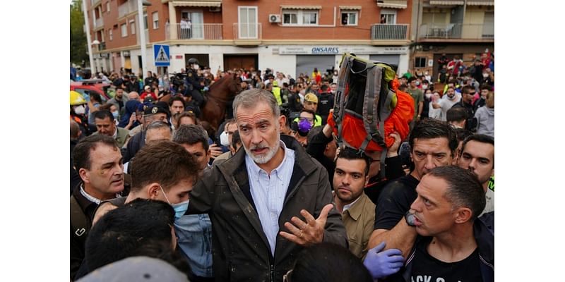 Spain royals visit flood epicentre after chaotic trip