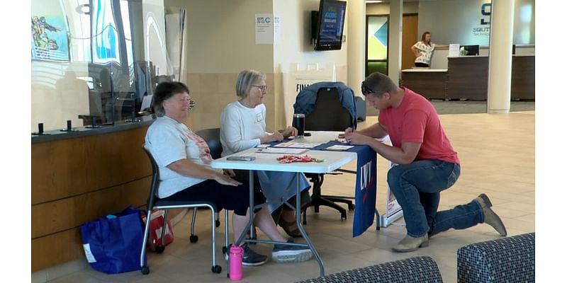 College students register to vote in Sioux Falls