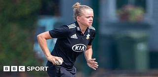 Amy Gordon: Surrey captains signs for Kent