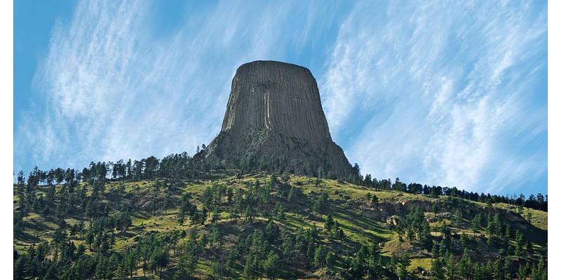 21-year-old rock climber dies after fall at Devils Tower