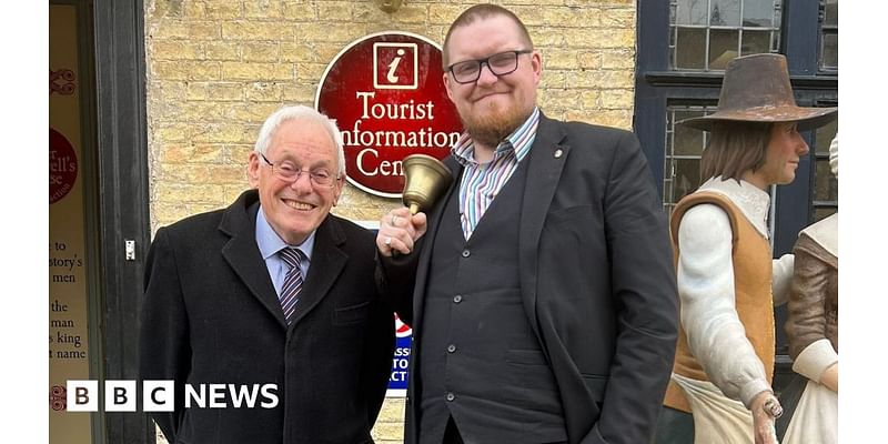 Oyez, oyez, oyez – Ely appoints new town crier to historic role