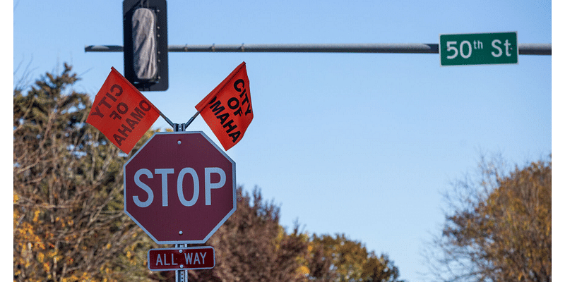 Omaha greenlights return of traffic signal at Dundee intersection