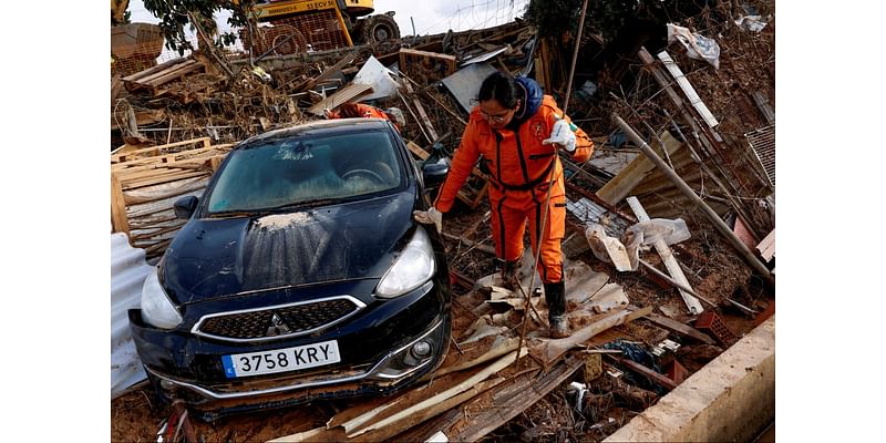 Valencia chief rejects calls to resign over handling of ‘monstrous’ Spain floods