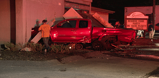 Two vehicles crash into restaurant in Pittsburgh