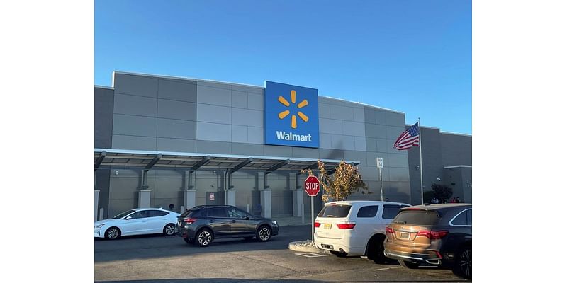 Walmart to offer independent drivers new holiday bonuses in battle with Amazon