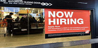 US Jobless Claims Edge Up But Layoffs Stay Low Amid Fed Rate Cuts