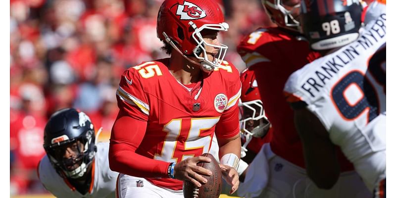 Mahomes, Chiefs Stay Undefeated as Blocked FG Wows Fans in Win vs. Payton, Broncos