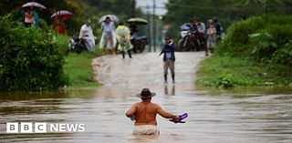 Storm Sara: Hundreds of Honduran villages cut off by rain