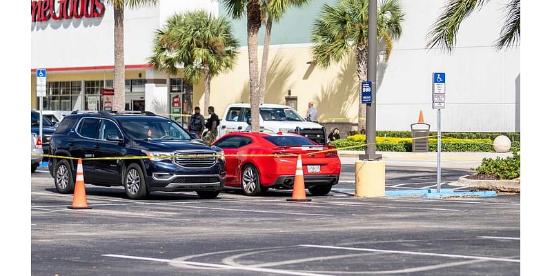 Law enforcement investigating at Naples shopping plaza