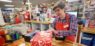 How much are people spending over the holidays this year? – Deseret News