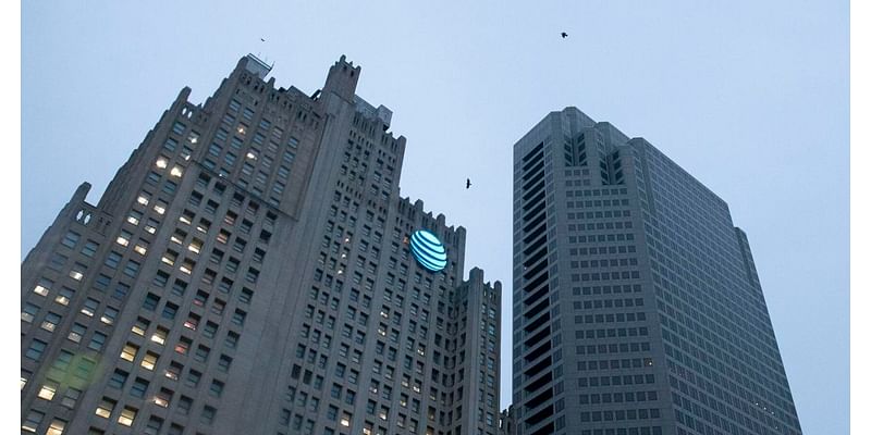 AT&T moves workers to downtown St. Louis from Earth City