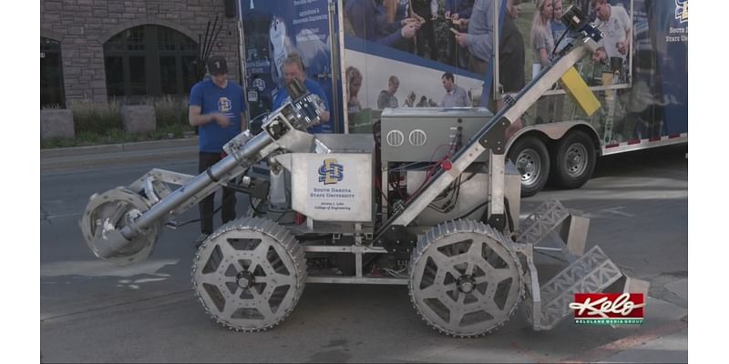 Rovers, robots and racecars in DTSF