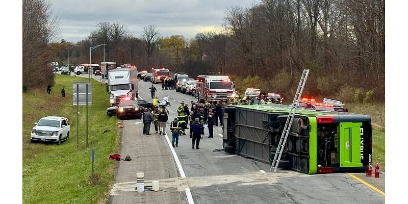 28 people hospitalized after tour bus en route to Niagara Falls crashes