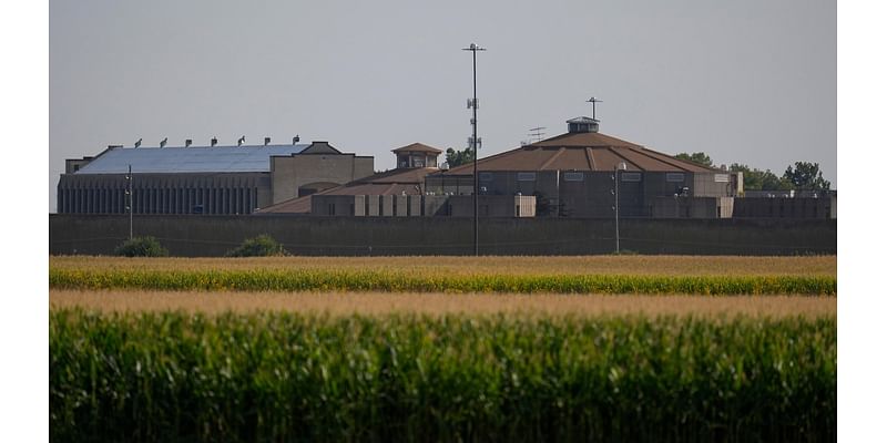 A historic but dilapidated Illinois prison will close while replacement is built, despite objections