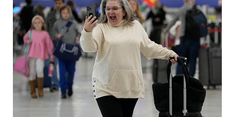 Record Thanksgiving travel rush off to a smooth start despite snowy forecast