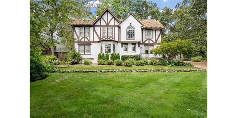 5 Bedroom Home in Webster Groves - $1,995,000