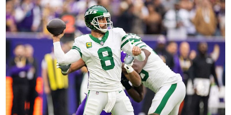 Aaron Rodgers Criticized by Jets Fans for 3 INT as Vikings' Darnold Wins Revenge Game