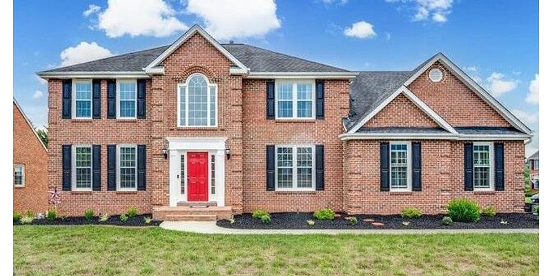 5 Bedroom Home in Vinton - $609,900