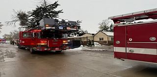 4 people displaced after fire destroys Lakewood apartment building