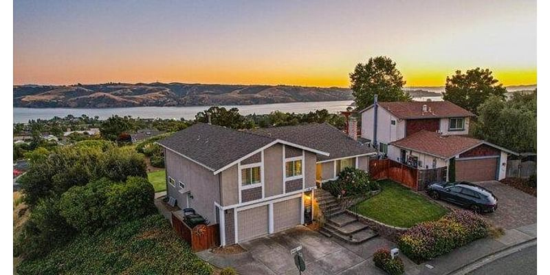 4 Bedroom Home in Benicia - $1,300,000