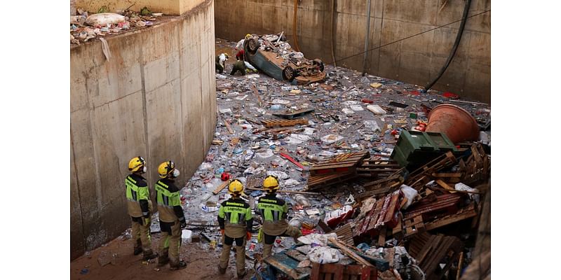 Spain floods latest: Dogs being used in search for missing people as ‘stick-wielding’ vigilantes patrol streets