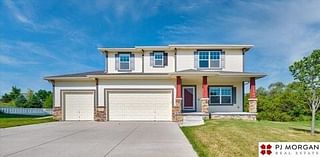 6 Bedroom Home in Papillion - $460,000