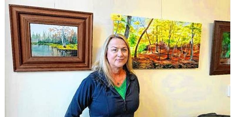 Artist exhibits paintings at library