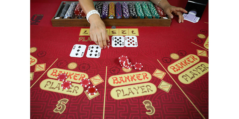 Want to be a dealer? Downtown Las Vegas casino offers paid training