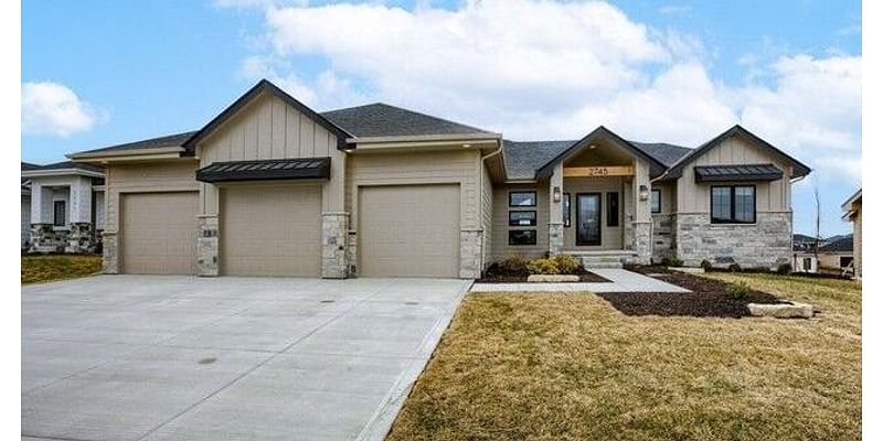 5 Bedroom Home in Elkhorn - $750,000