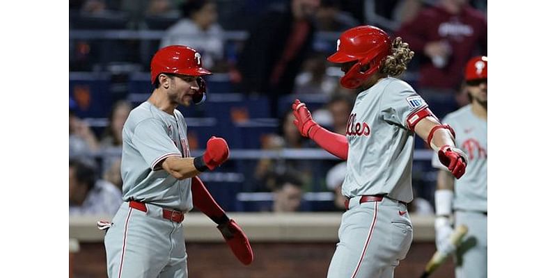 Phillies clinch 3rd straight playoff berth and close in on NL East title