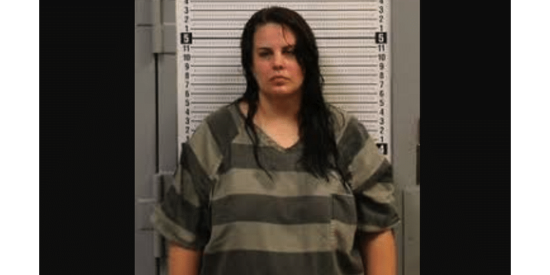 Female Arkansas School Staffer Arrested After She Sent Nudes to a Student