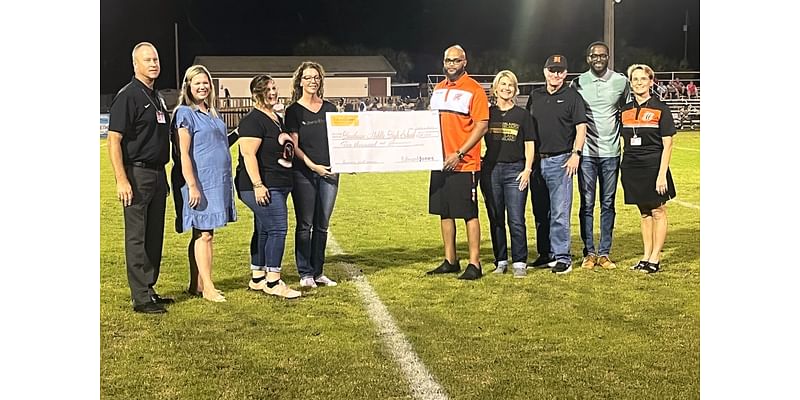 Hawthorne wins $10,000 surprise at Friday homecoming game