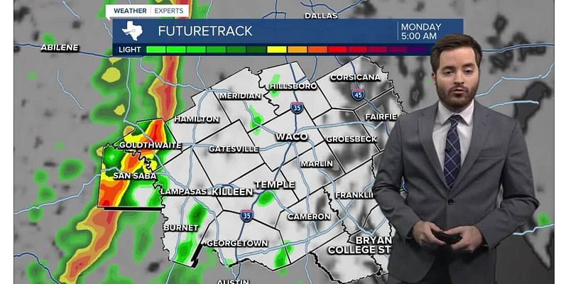 Sunday showers lead to Monday morning thunderstorms