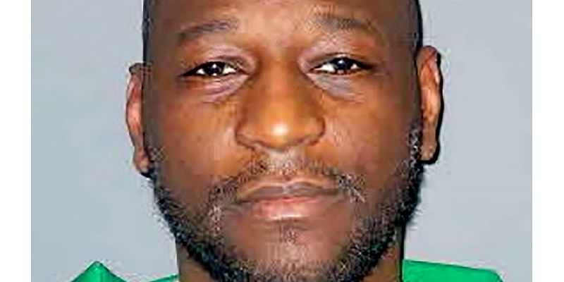 Killer's face TWITCHES while he's put to death by lethal injection... as his final word is revealed