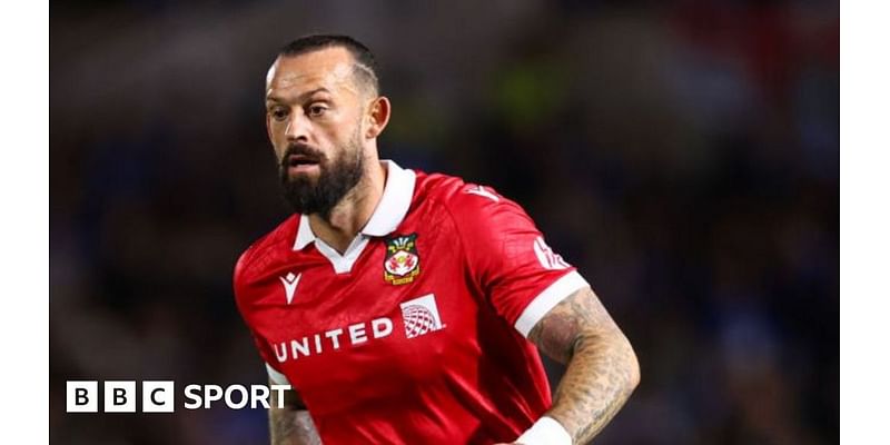 Wrexham: Phil Parkinson confirms extent of Steven Fletcher knee injury