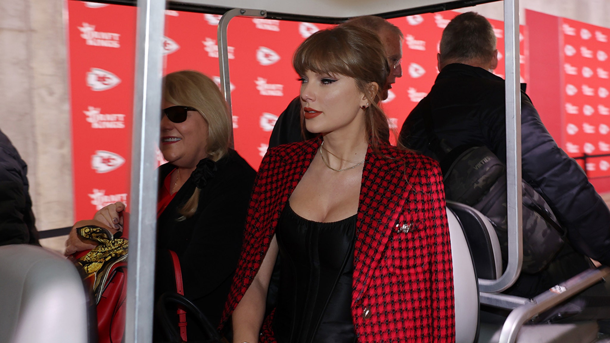 Taylor Swift Comes to Paparazzi's Defense against Security at Chiefs Game