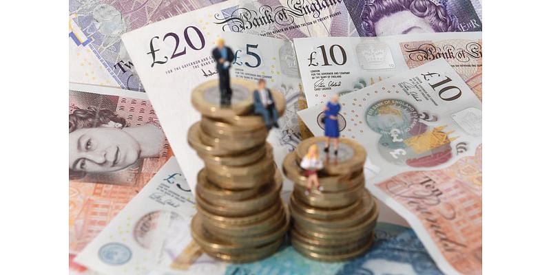 Warning issued over ‘unsettling’ pension trend which could wipe out savings during retirement