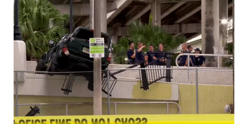 Driver, passenger OK after SUV falls off I-95 overpass in Miami, lands on Flagler Street fence - WSVN 7News