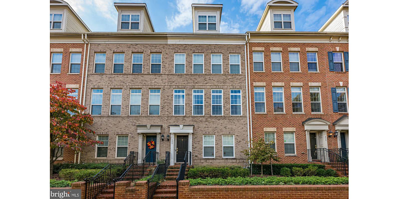 Open houses this weekend: A spacious Ballston Row townhome in Buckingham