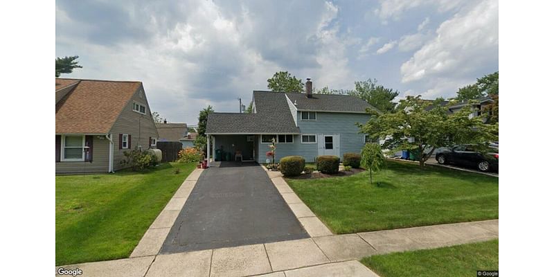 Single family residence sells for $310,000 in Levittown