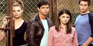 ‘Roswell’ 25 Years Later: Creator Jason Katims on ‘Coming of Age’ on the Alien Drama, Struggling With The WB’s Notes and Being Inundated With Tabasco Bottles