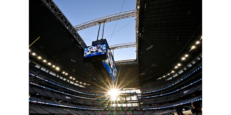 Debris falls from roof at home of Cowboys before game against Texans; no injuries reported