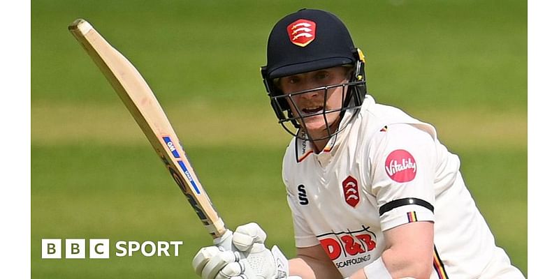 Harry Duke: Yorkshire wicketkeeper-batter extends contract